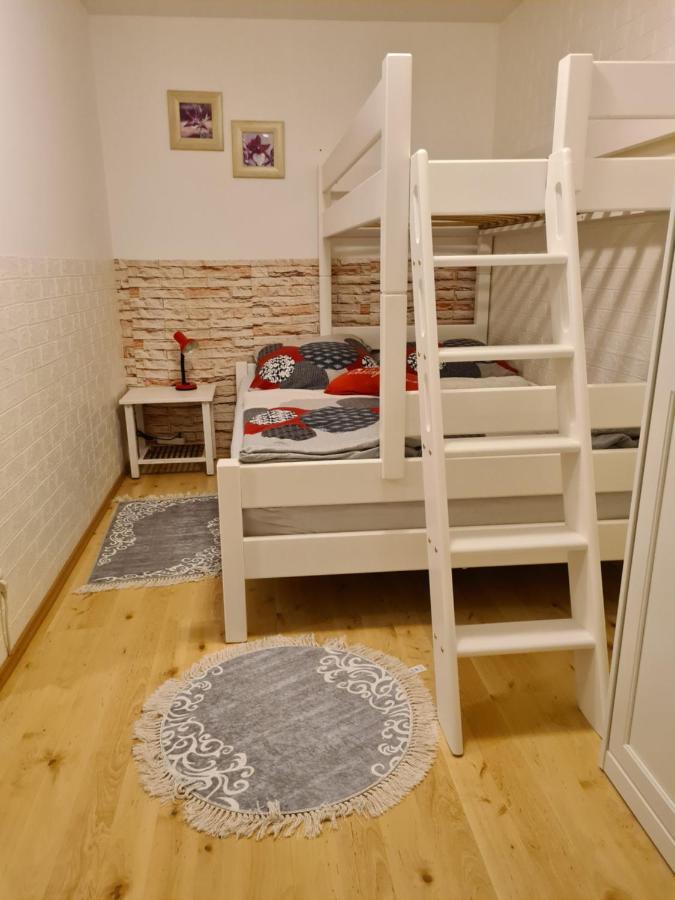 Wohnung Am Gruenen, Naehe Stadtzentrum Und Hauptbahnhof, Wlan Inklusive Furth Bagian luar foto